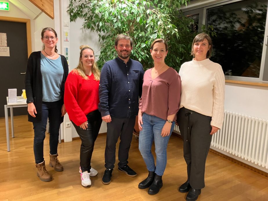 Die Ergebnisse der Neuwahlen vom 16. November 2023:  v.l. Manuela Kurzschenkel (Beisitzerin), Tanja Kister (2. Vorsitzende), Stefan Matulka (1. Vorsitzender), Heike Brandt (Kassenwartin), Katrin Heinz (Schriftführerin)